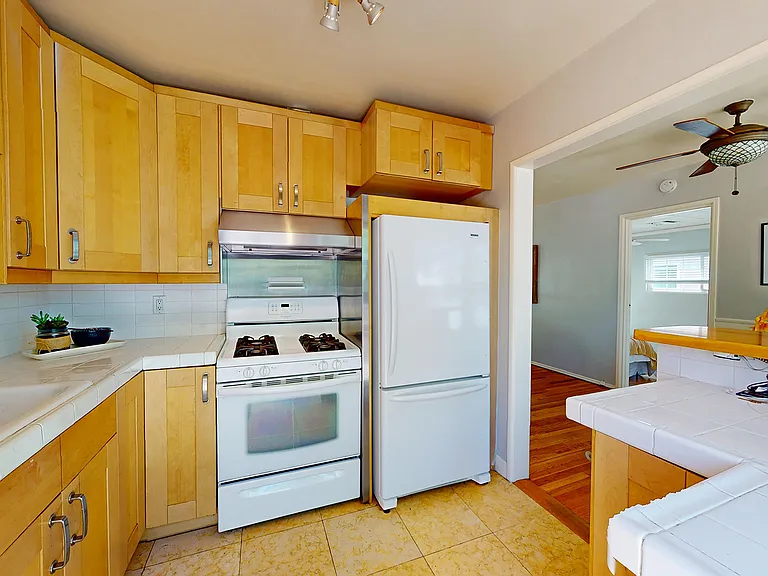 7827 Rhodes Ave — Photo 21