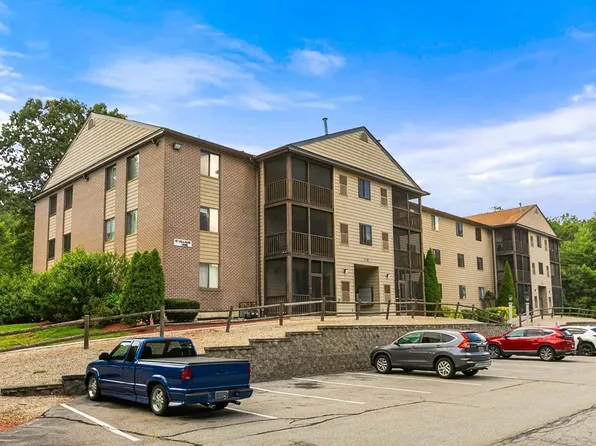 10 Village Ln APT 21, Tyngsboro, MA 01879