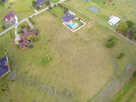 4th image of 826 Meadow Lark Ln