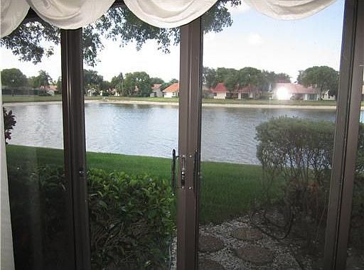 5th image of 4801 Yardarm Ln