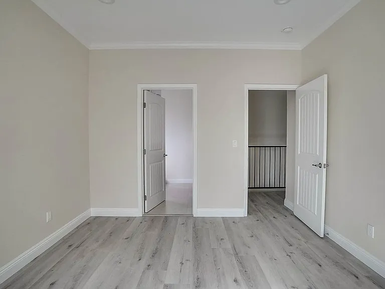 501 E 99th St #10 — Photo 13