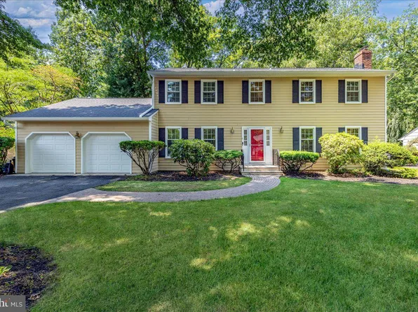 6 Hawk Dr, Princeton Junction, NJ 08550