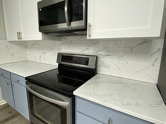 3rd image of 13046 Maple Park Dr
