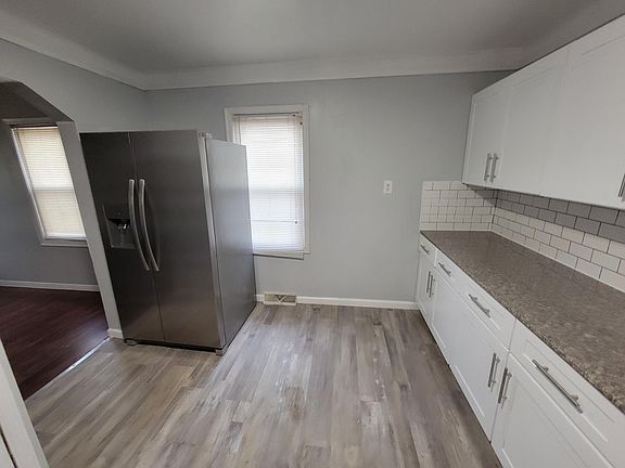 3rd image of 1828 E Pearl Ave