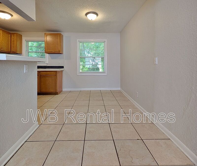 2nd image of 5302 Cleveland Rd