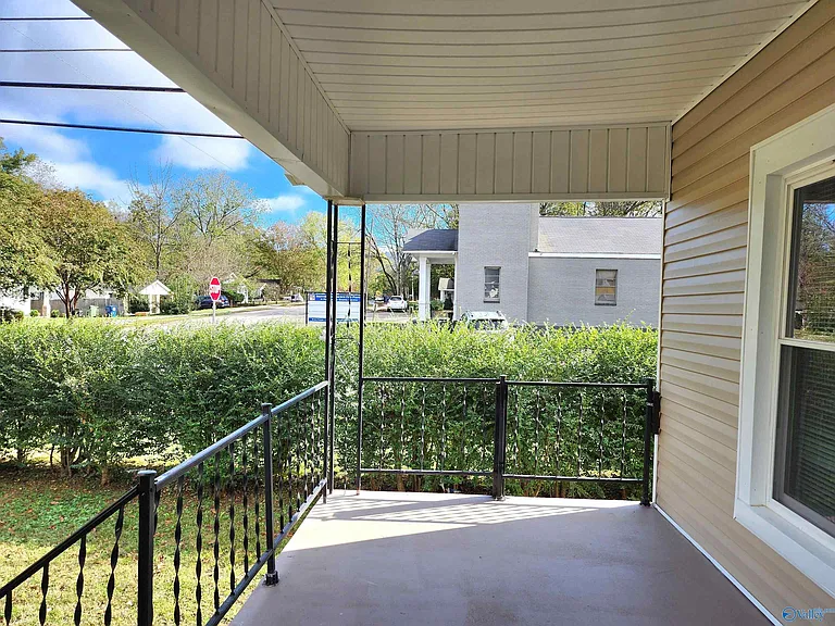 1426 Stevens Ave NE — Photo 4