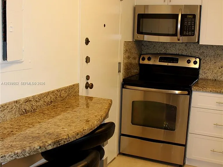 2333 Brickell Ave #1004 — Photo 4