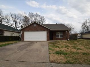 807 SE East Ct, Bentonville, AR 72712