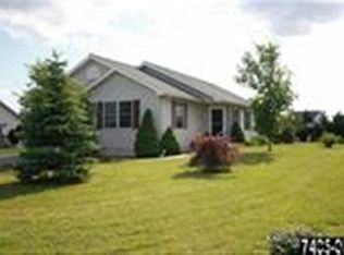 5 Menlena Cir, Hanover, PA 17331
