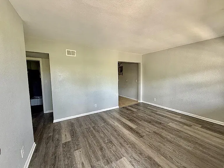 2 bed, 800 sqft, $900 — Photo 3