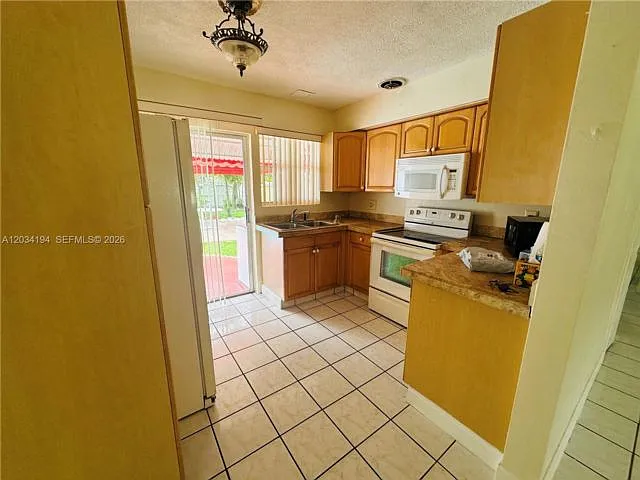 1215 S 24th Ave — Photo 5