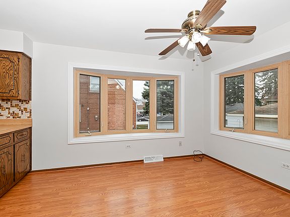 5th image of 9211 Raymond Ave