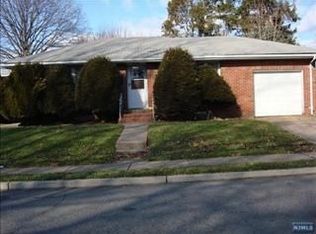 27-11 Rosalie St, Fair Lawn, NJ 07410