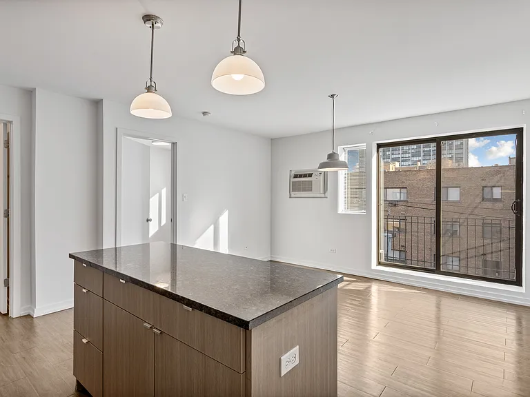 5411.5 N Winthrop Ave #524 — Photo 2
