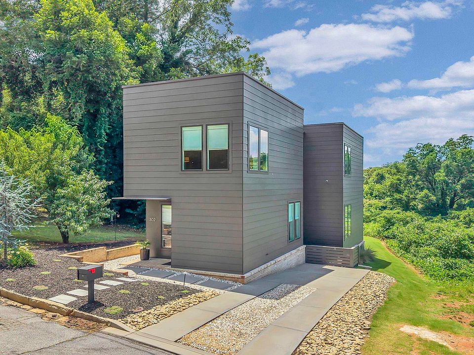 1st image of 302 Hilly St