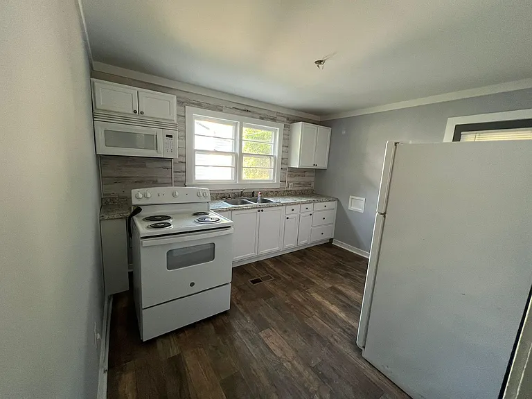 44 Elizabeth St — Photo 6