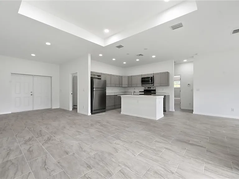 1018 Kent St E — Photo 5