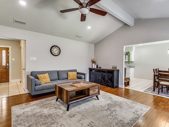 3rd image of 106 Creekside Ln