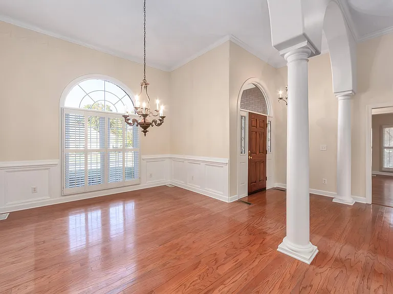 108 Barrett Pl — Photo 4