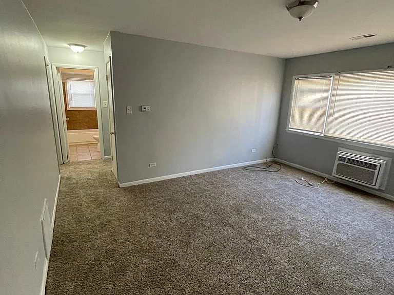 15032 Dorchester Ave #1W — Photo 6
