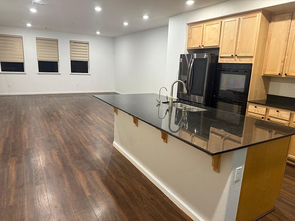 2floor Kitchen and living room