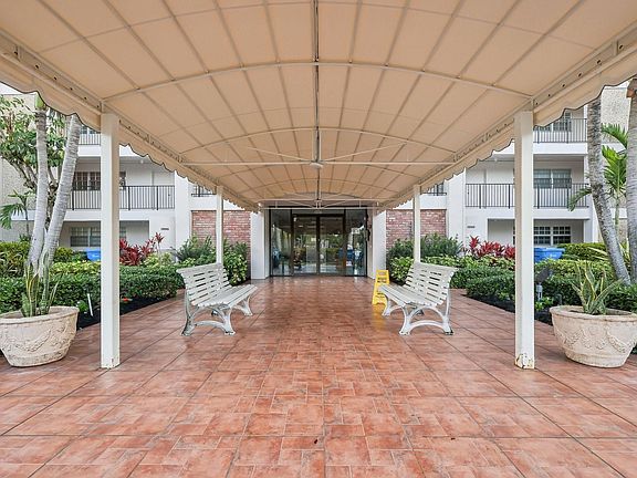 4th image of 3300 N Palm Aire Drive #610