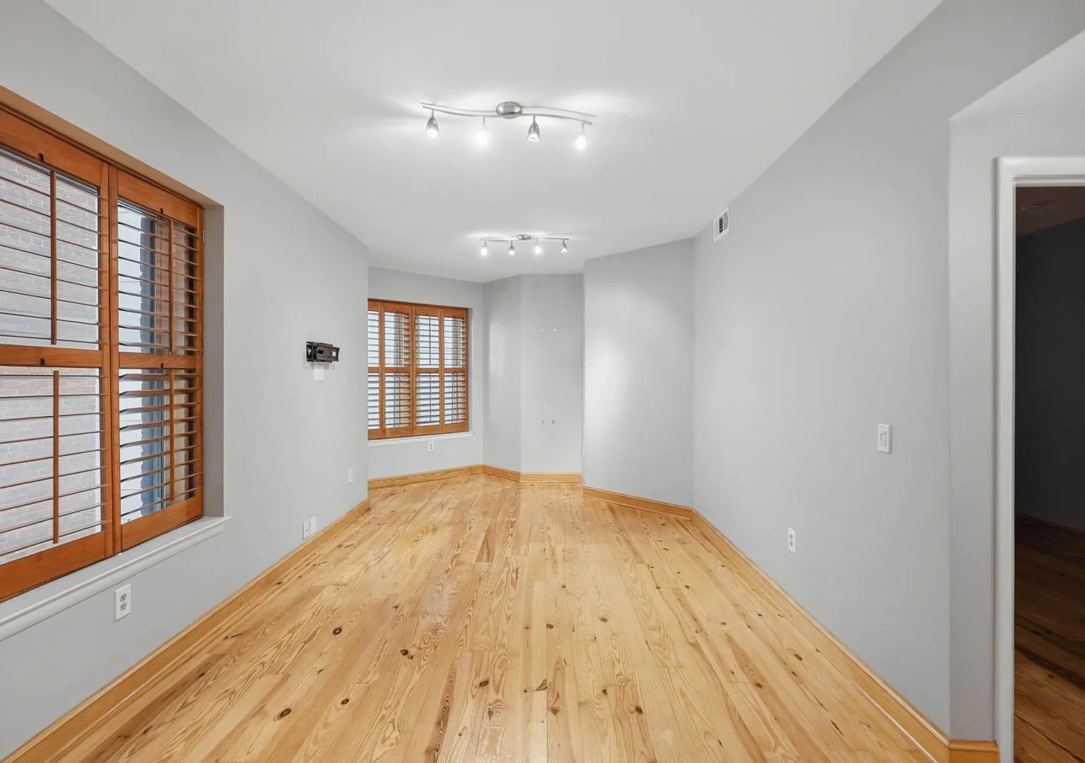 Adams Morgan Condo | 1 Bed | 1 Bath | 675 Sf — Photo 1