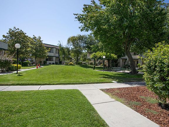 2nd image of 3052 Flint St #41