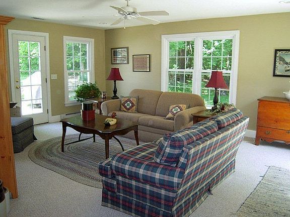 5th image of 105 Holly Ln