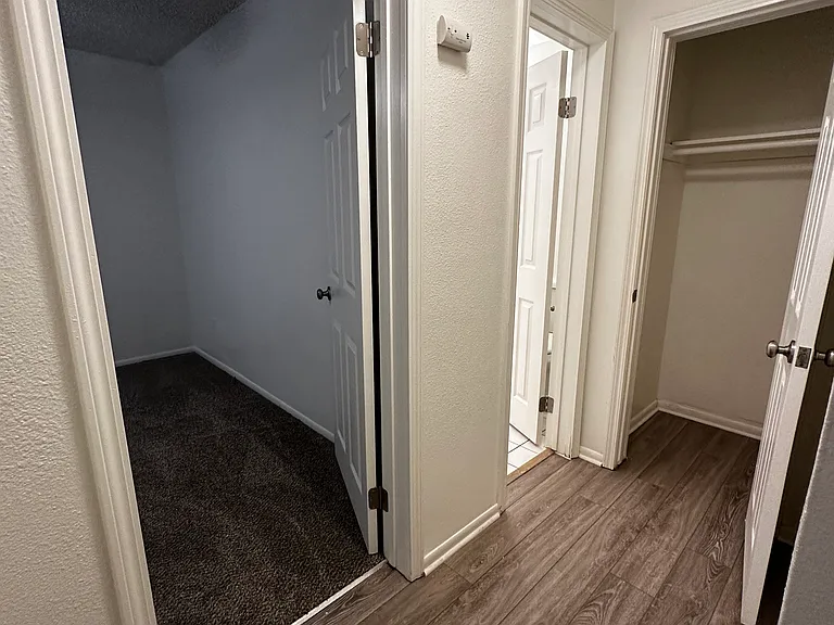 Courtyard Square Apartments — Photo 48