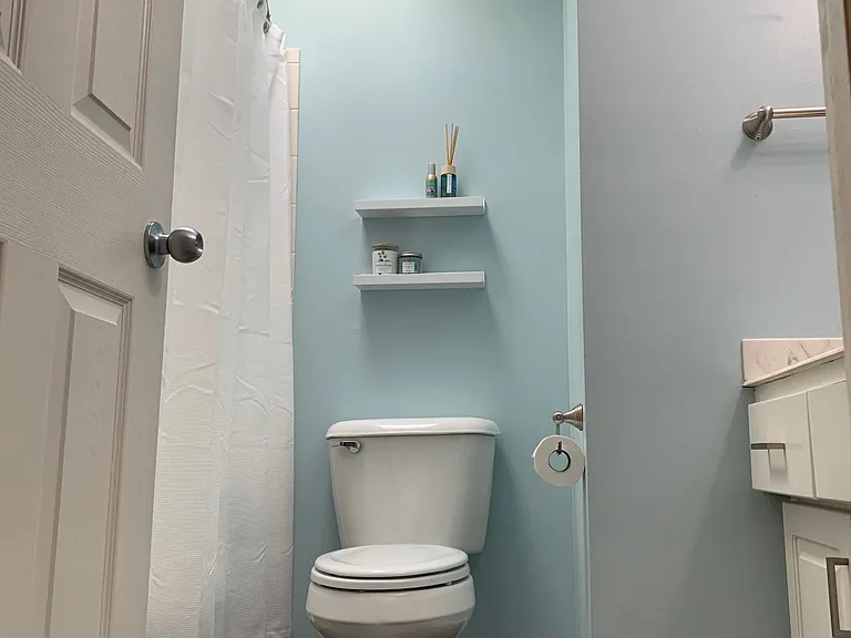 522 S 155th St — Photo 10