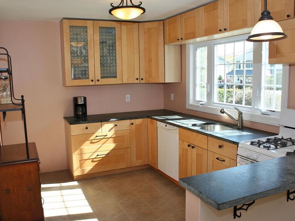 2nd image of 67 Victoria Pl