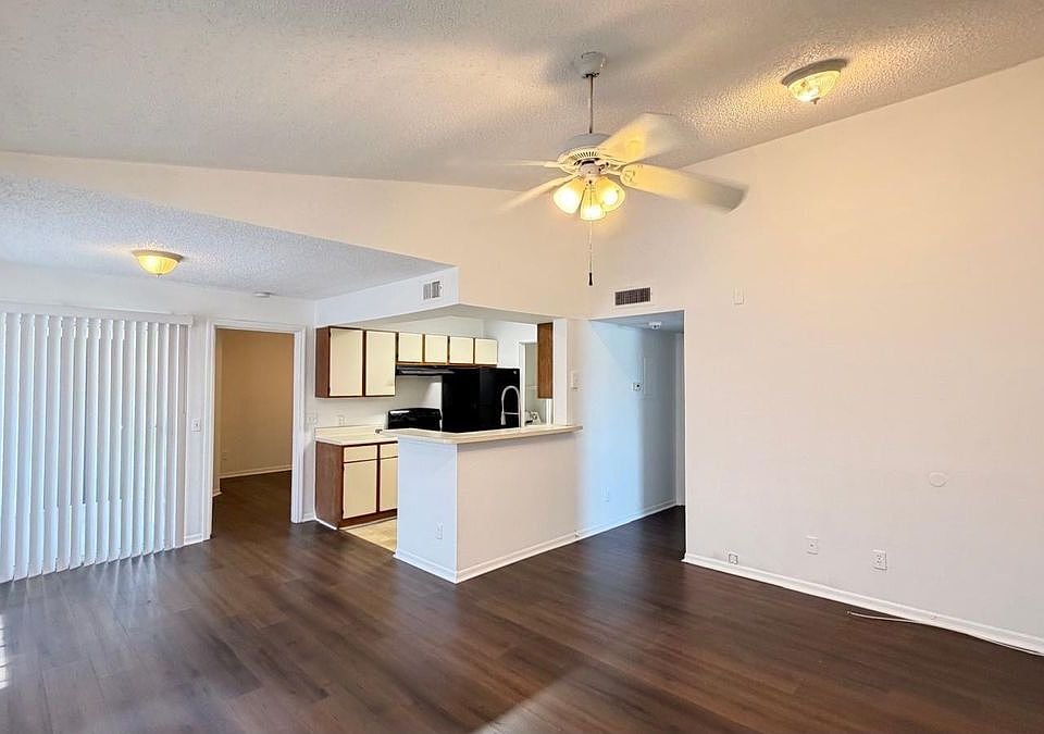 2nd image of 1049 S Hiawassee Rd APT 3422