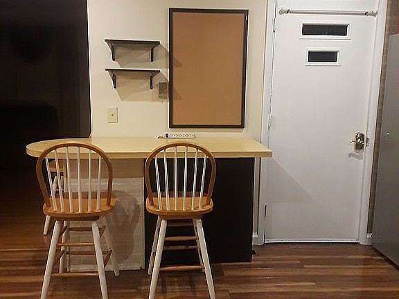 Moveable breakfast bar