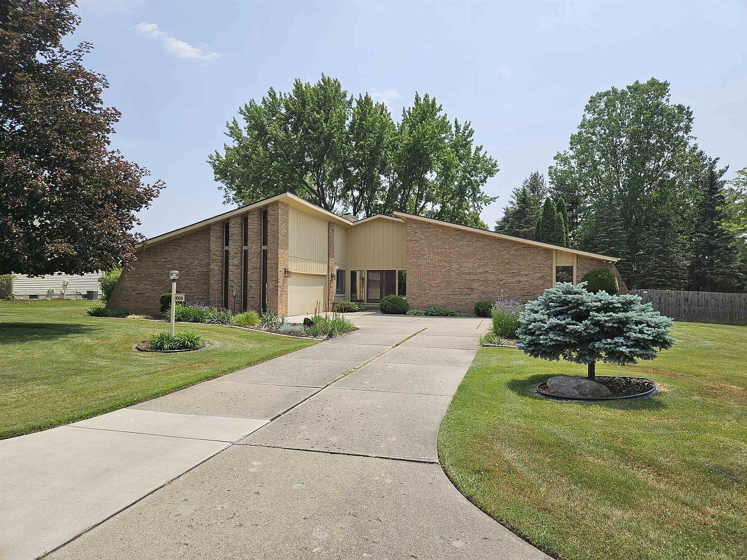 1069 Dyemeadow Ln, Flint, MI 48532 Zillow