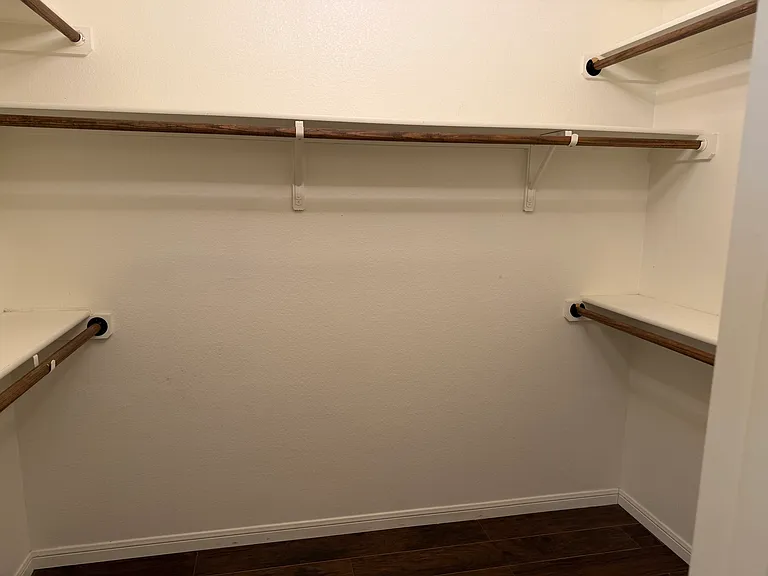 5936 Alexandria Dr — Photo 17