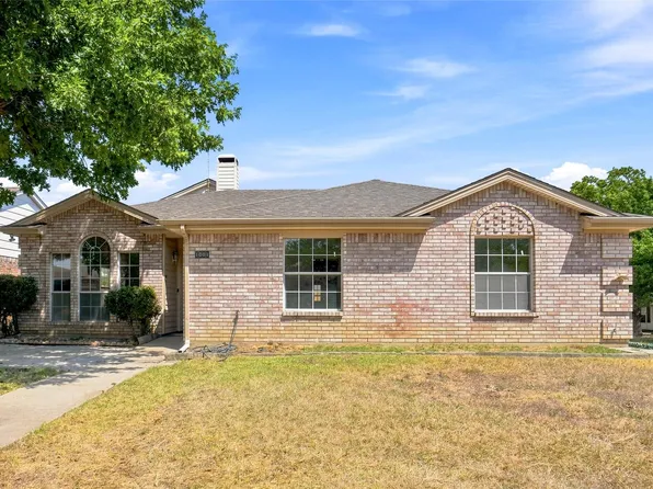 1001 Flower Dr, Arlington, TX 76017