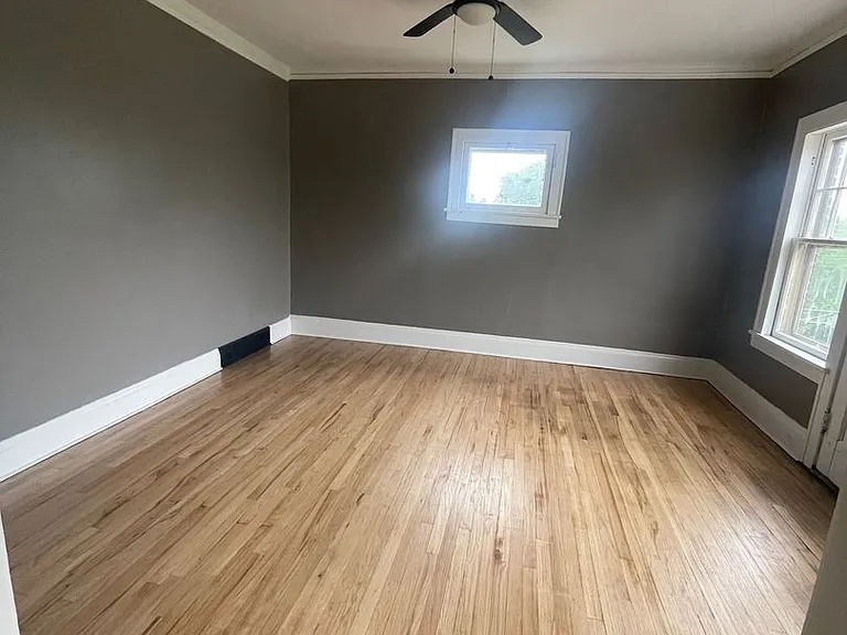 8602 Bancroft Ave — Photo 4