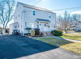 85 Koyen St, Fords, NJ 08863