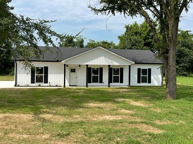 1st image of 136 Broomsage Cir