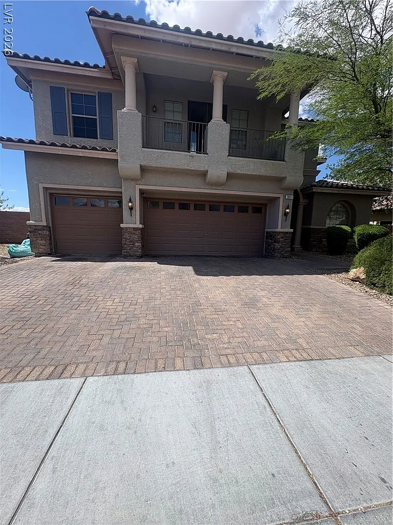 5 bed, 4.0 bath, 3987 sqft, $3,252 — Photo 1
