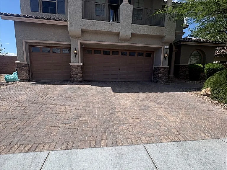 7811 Stroh Ln — Photo 1