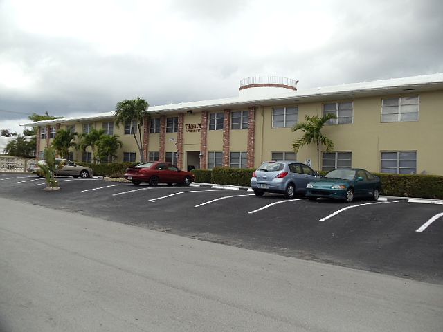 2nd image of 2101 NE 51st St APT 08