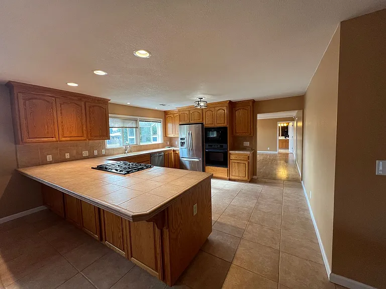 1620 Park Ave — Photo 9