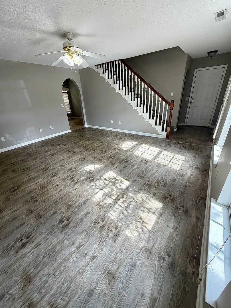3 bed 2.5 bath Townhome — Photo 2