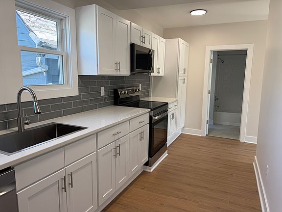 3rd image of 202 Vermont St #2