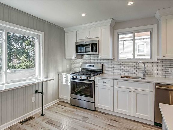 4th image of 232 Franklin Ave