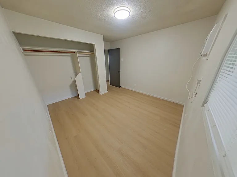 University Manor - Newly Renovated Units just a short walk from Campus! — Photo 26