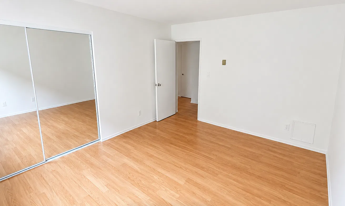 1528 Euclid St — Photo 4