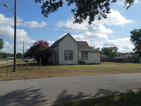 105 S Crockett St, Edgewood, TX 75117